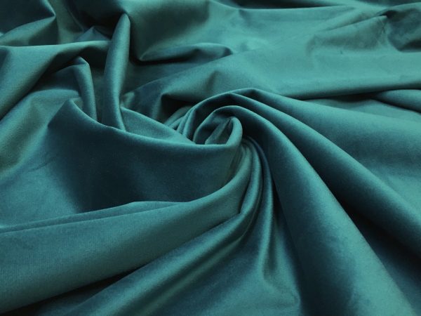 DRAPERIE  DIN CATIFEA