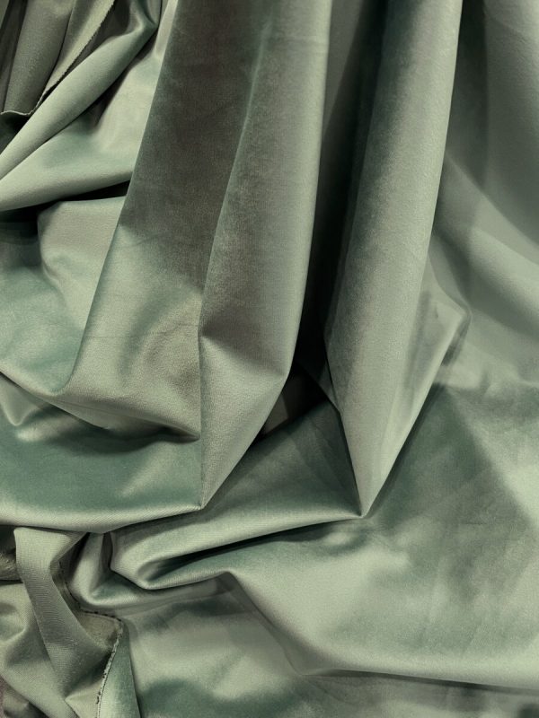 DRAPERIE  DIN CATIFEA