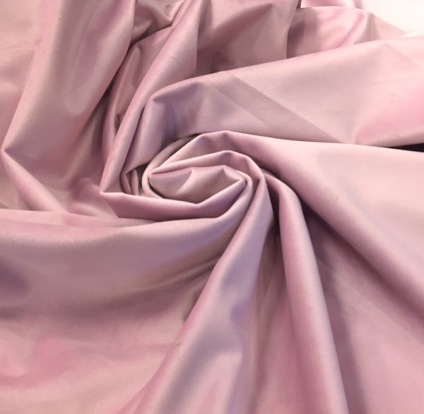DRAPERIE  DIN CATIFEA