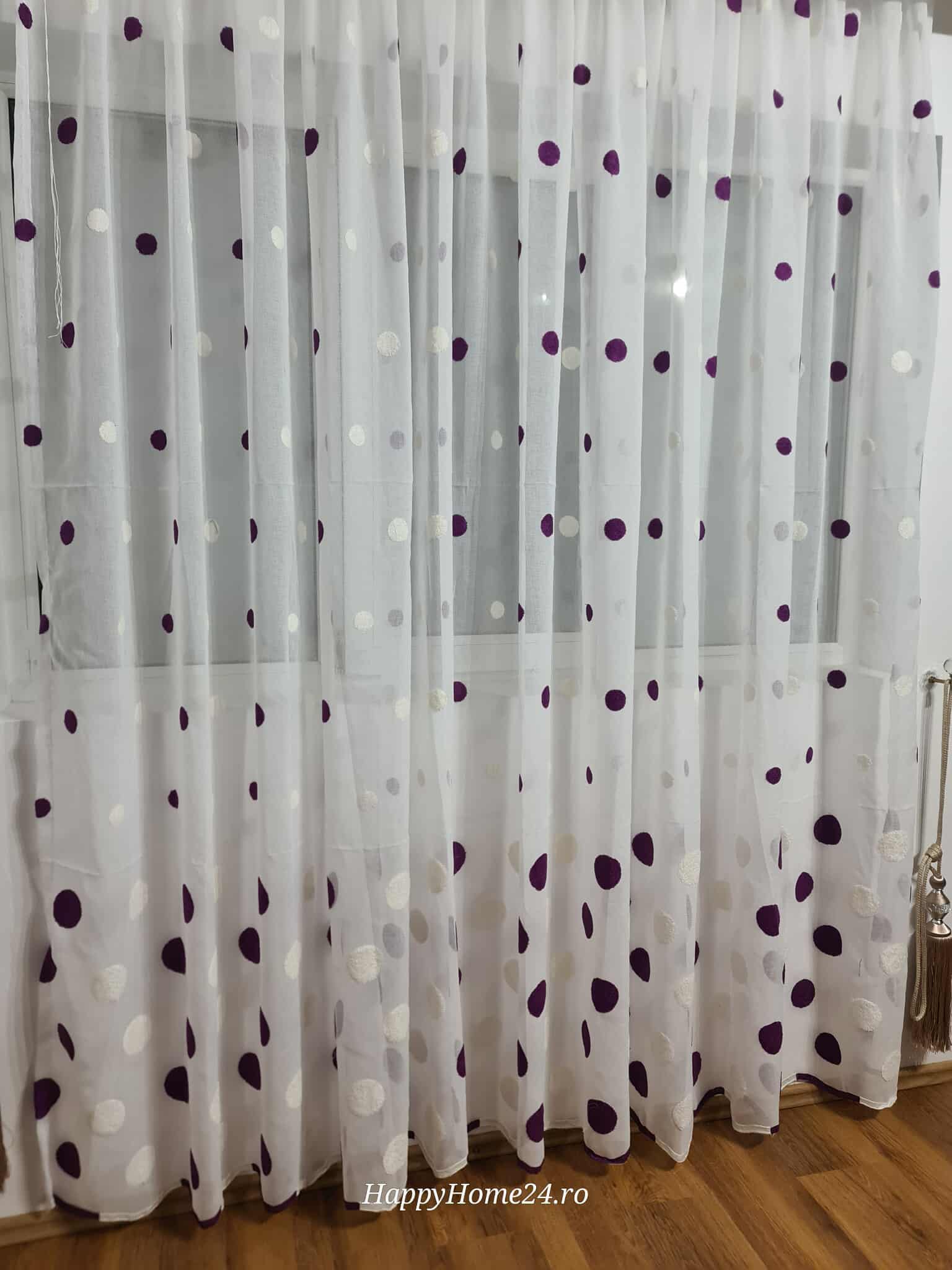 PERDEA DIN INISOR BRODAT