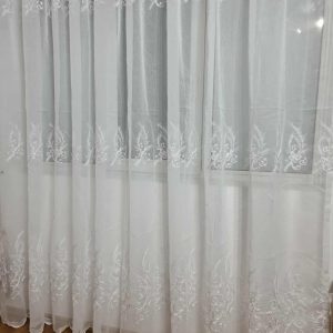 PERDEA DIN INISOR BRODAT