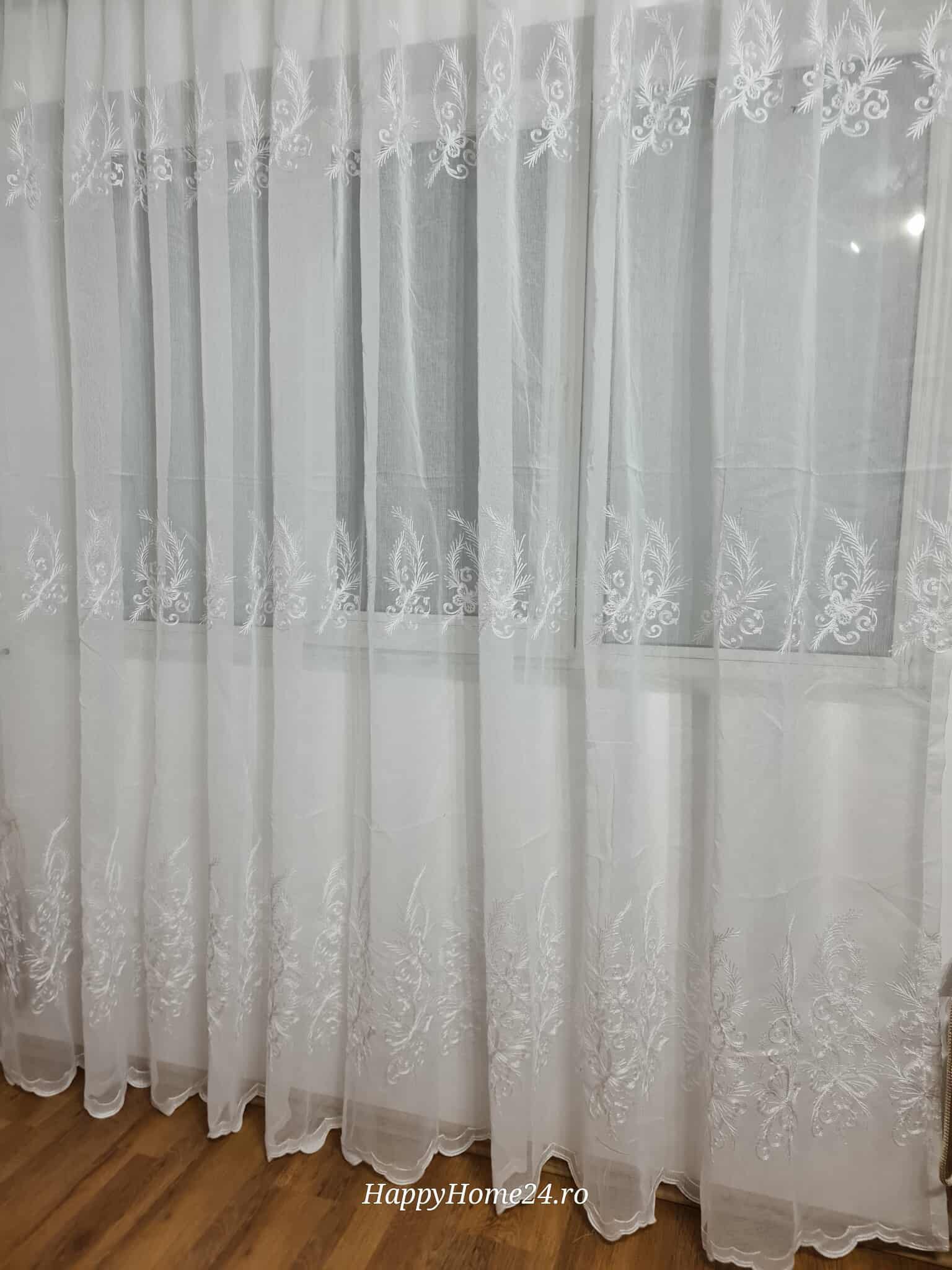 PERDEA DIN INISOR BRODAT