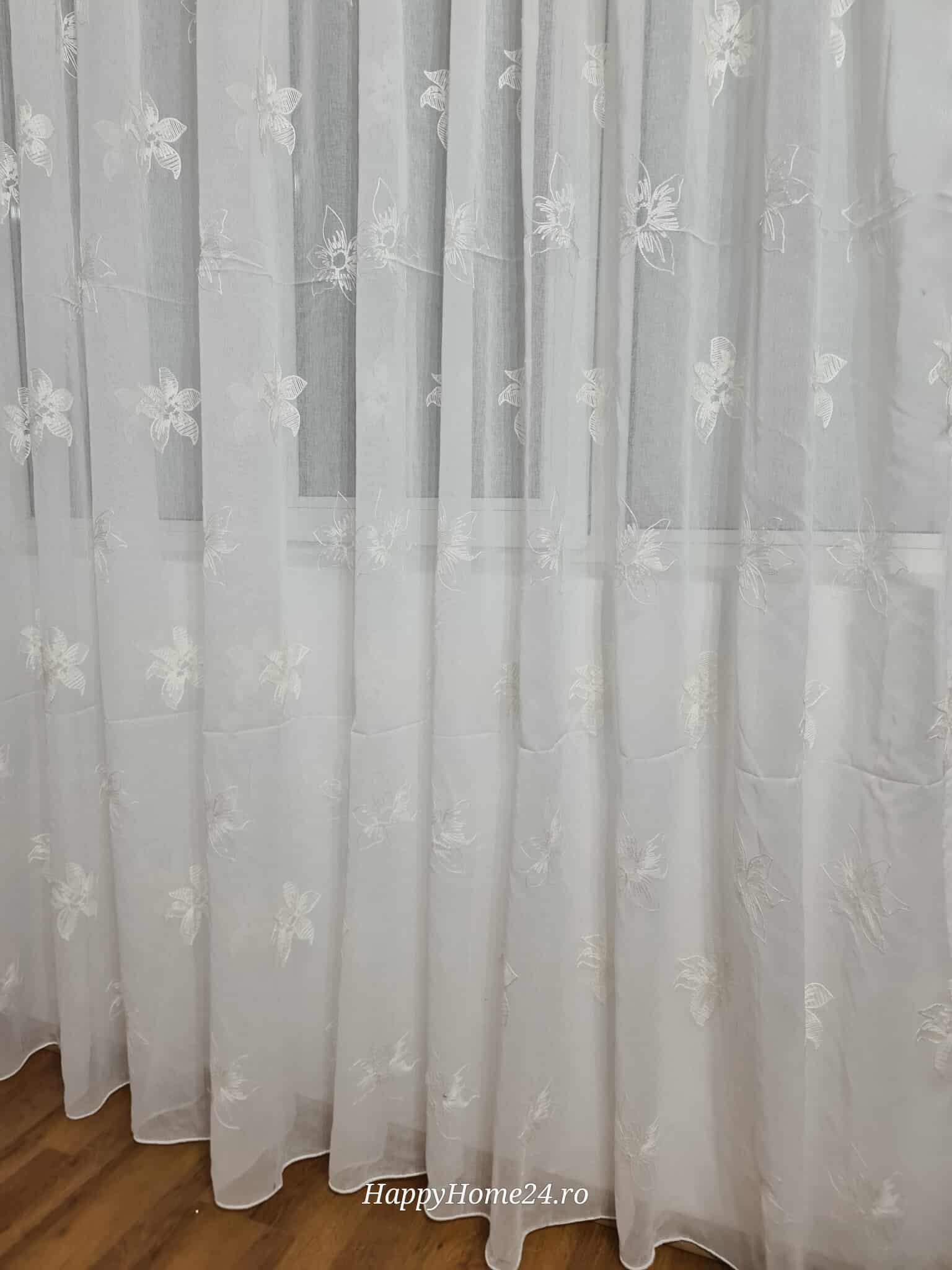 PERDEA DIN INISOR BRODAT