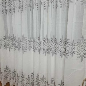 PERDEA DIN INISOR BRODAT