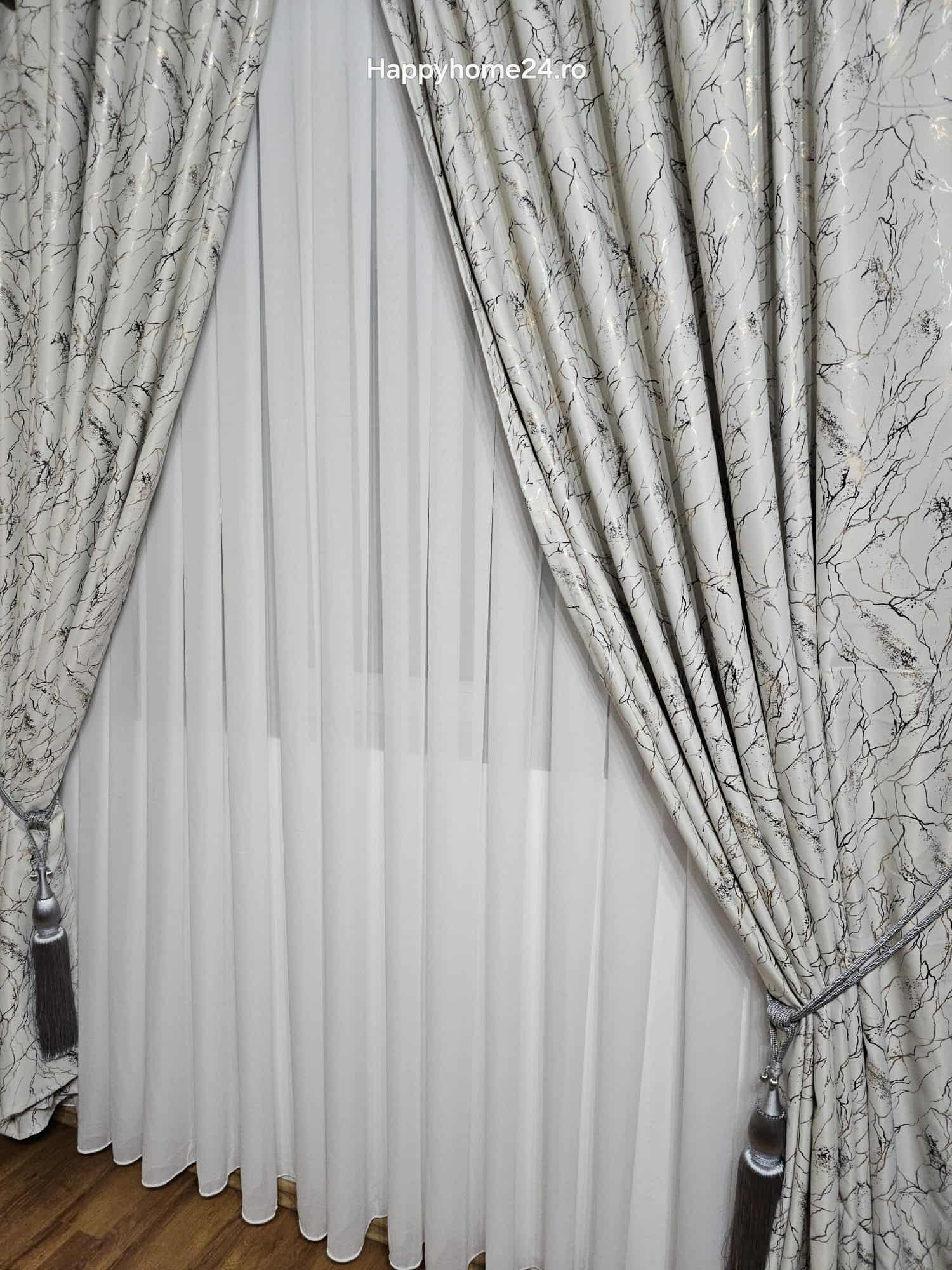 Draperie blackout cu insertii