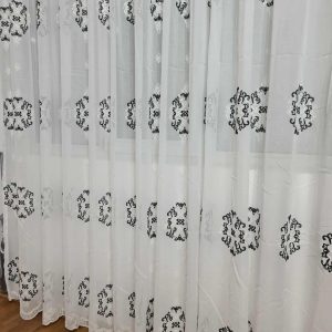 PERDEA DIN INISOR BRODAT