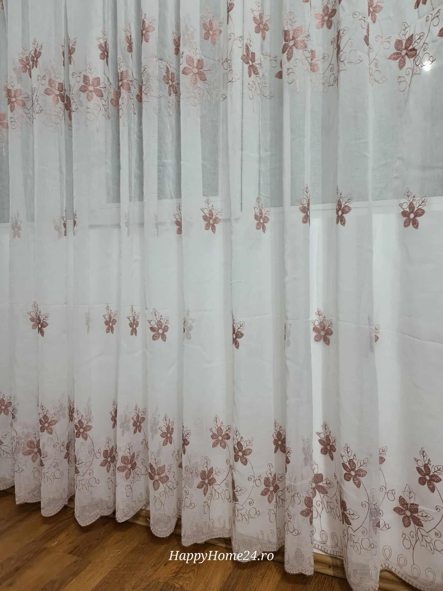 PERDEA DIN INISOR BRODAT