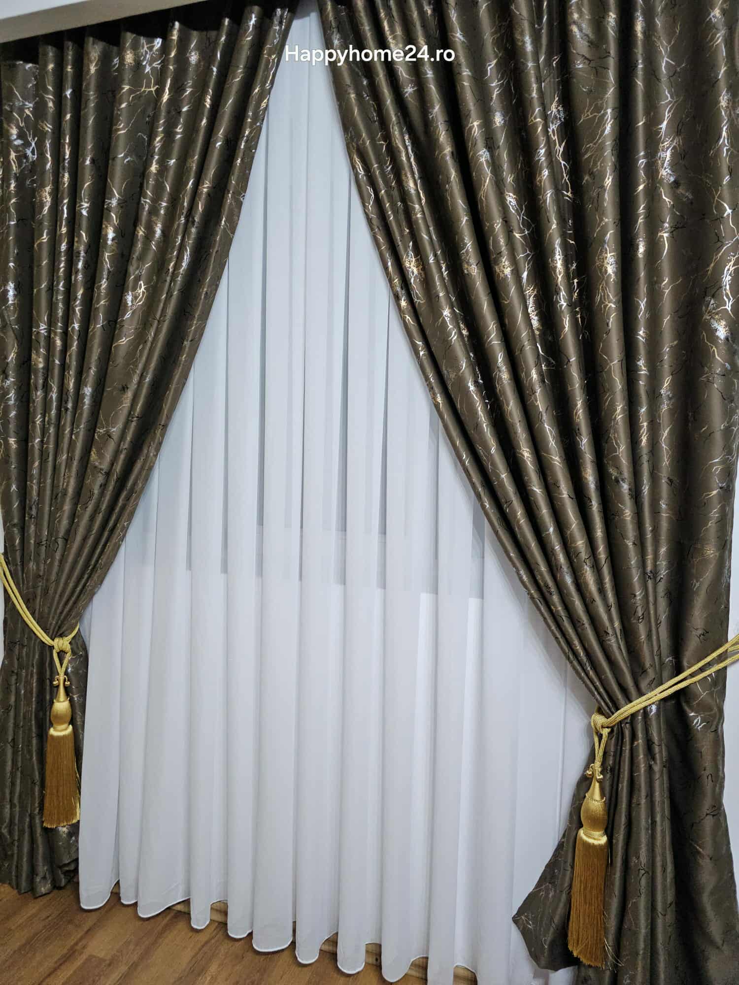 Draperie blackout cu insertii