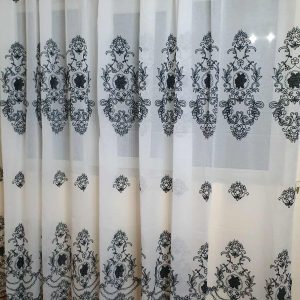 PERDEA DIN INISOR  BRODAT