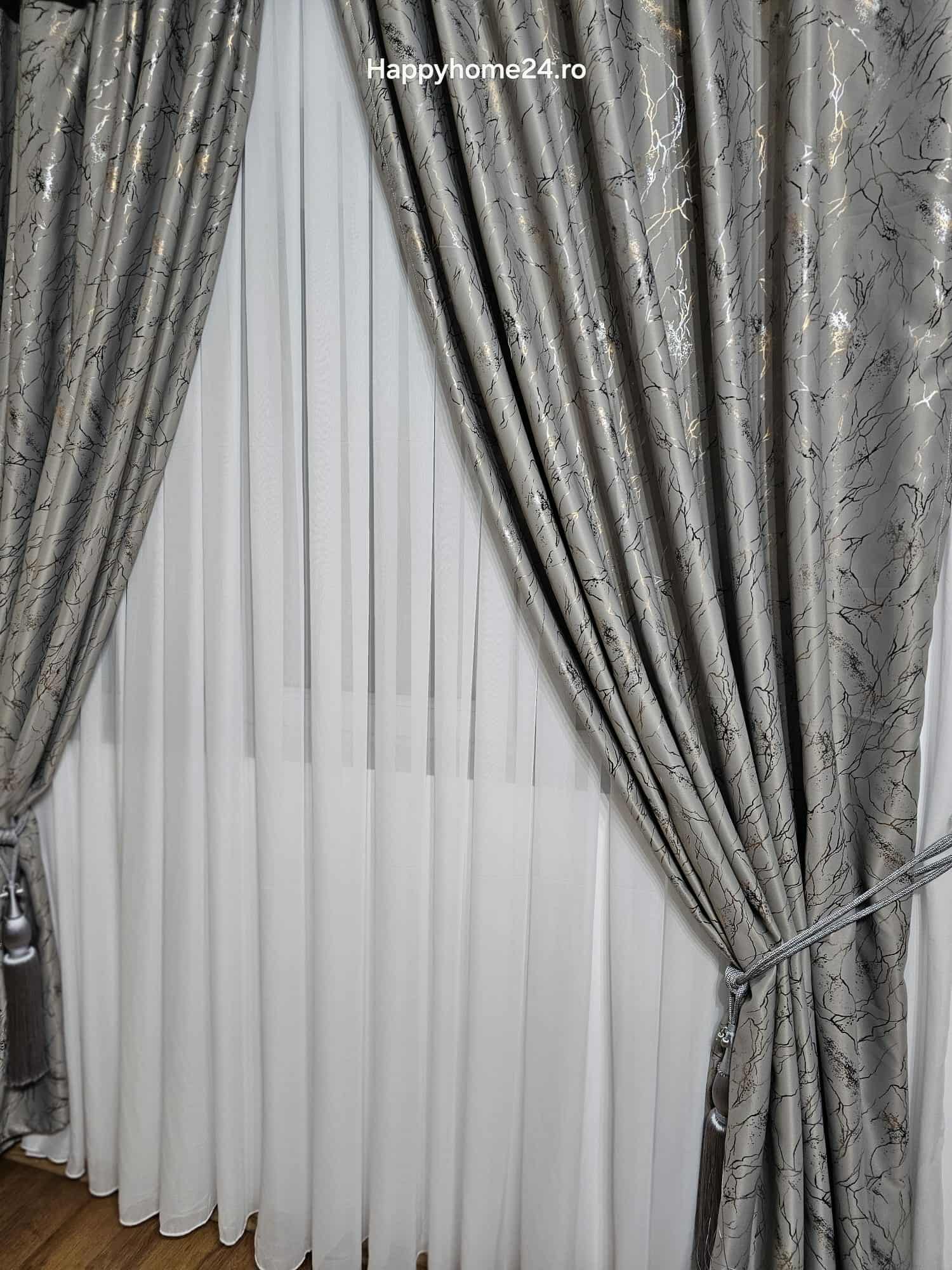 Draperie blackout cu insertii