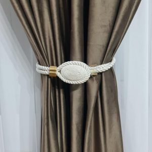 DRAPERIE  DIN CATIFEA