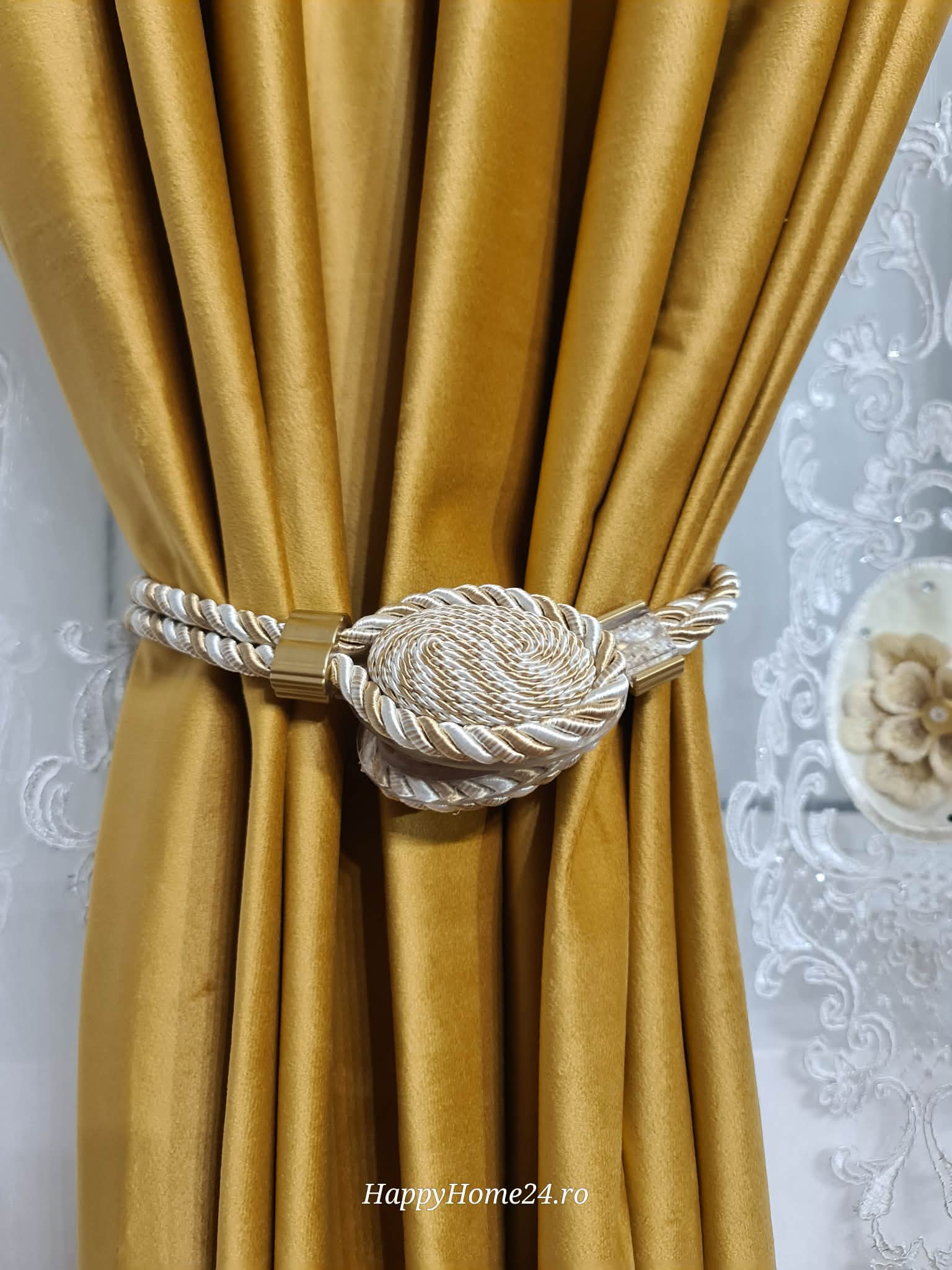 DRAPERIE DIN CATIFEA