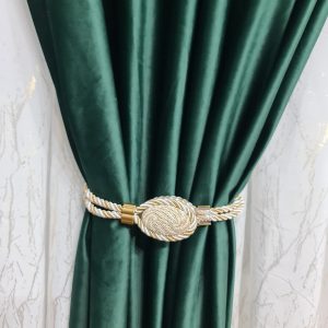 DRAPERIE  DIN CATIFEA