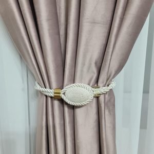 DRAPERIE  DIN CATIFEA